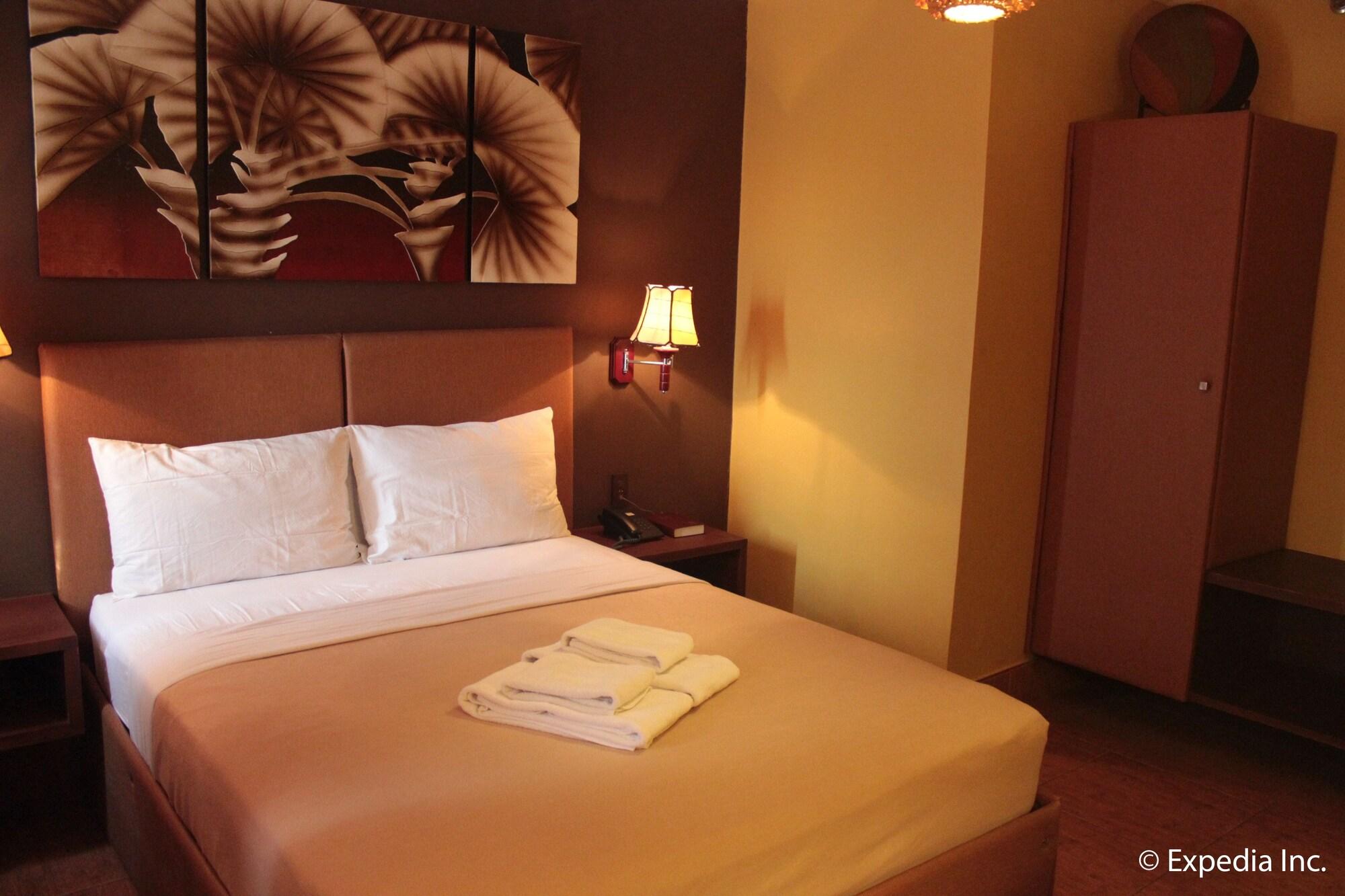 Pamulinawen Hotel Laoag Exterior photo